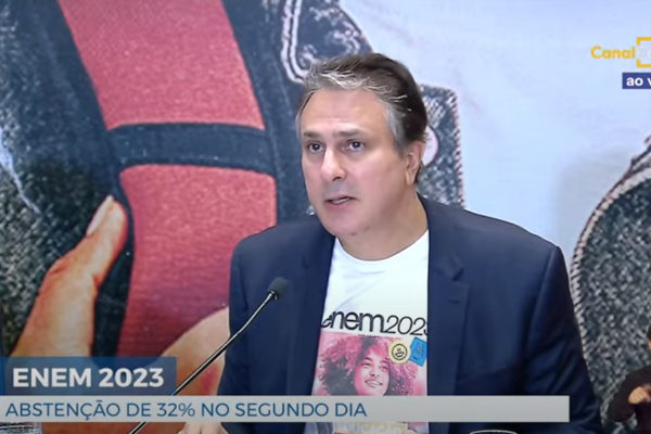 Camilo Santana na coletiva de imprensa do Inep do 1º dia do Enem 2023