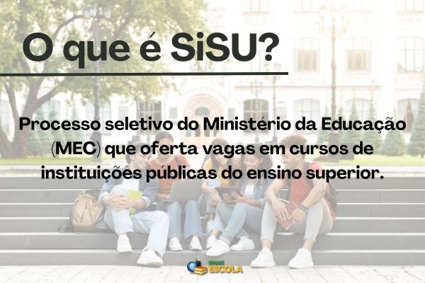 Foto com efeito transparente de estudantes ao fundo, logomarca do SiSU em primeiro plano. Texto explica o que é o SiSU.