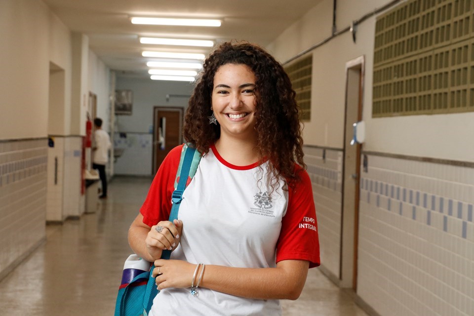 Estudante jovem sorrindo