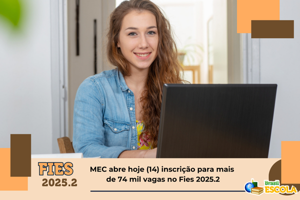 inscrição fies 2025.2 Estudante loira em frente a notebook