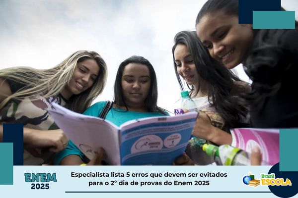 Candidatos com caderno de provas do Enem