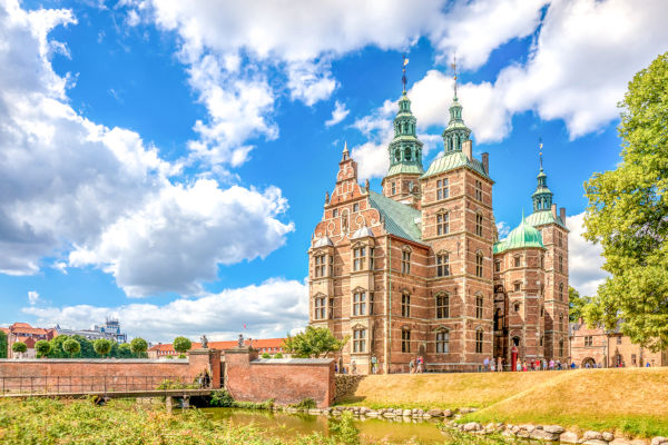 Castelo Rosenborg, localizado na capital da Dinamarca, Copenhague. 