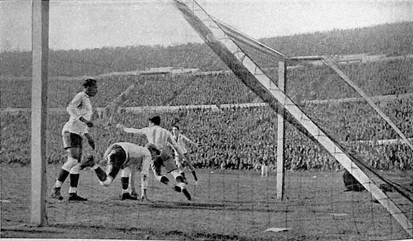 Final da Copa do Mundo de 1930, entre Uruguai e Argentina. [2]