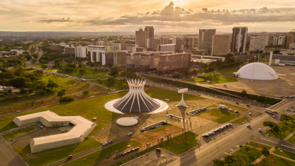 Brasília é atualmente a capital do Brasil e sede do governo do Distrito Federal.