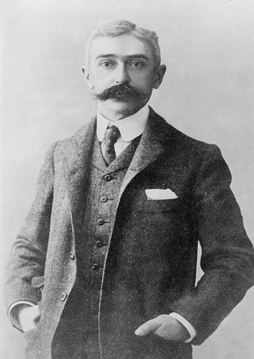 Fotografia de Barão Pierre de Coubertin, figura importante nos Jogos Olímpicos modernos. 