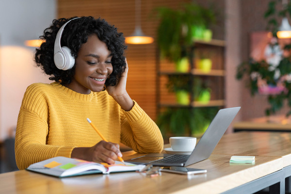 100 cursos online gratuitos de Harvard - Estágio Online