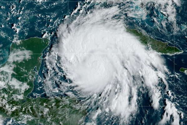 Imagem de satélite mostra furacão Ian