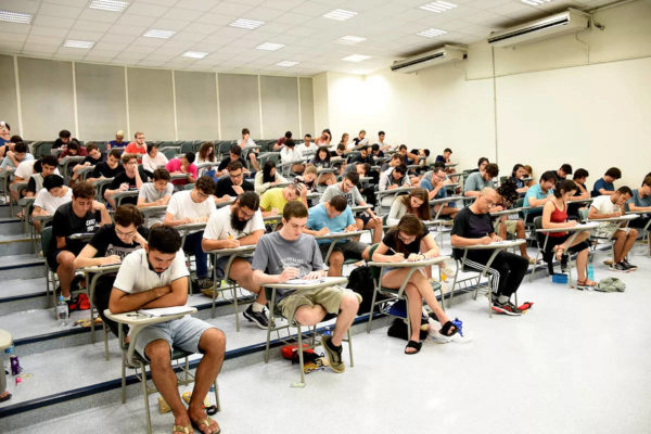 Candidatos em dia de provas da Unicamp.