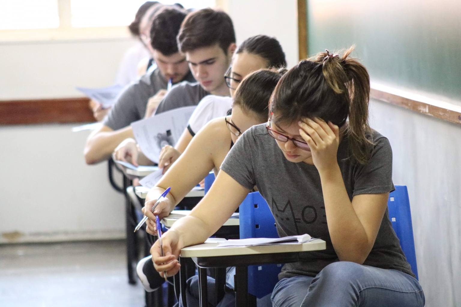 Candidatos em sala de prova da UFU