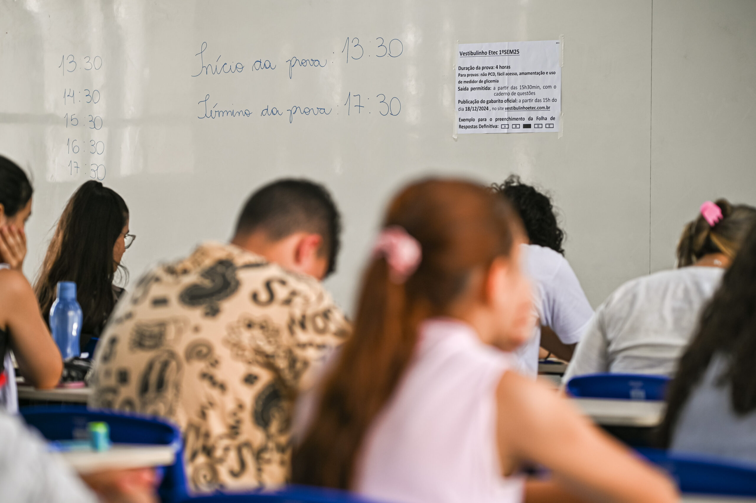 Candidatos em dia de prova do Vestibulinho da Etec