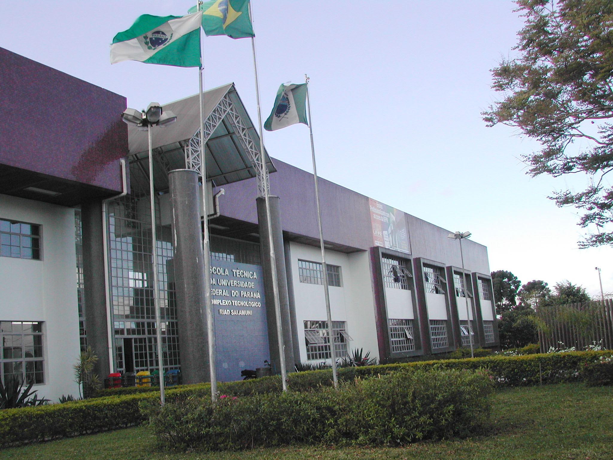 Foto do pr&eacute;dio da UFPR