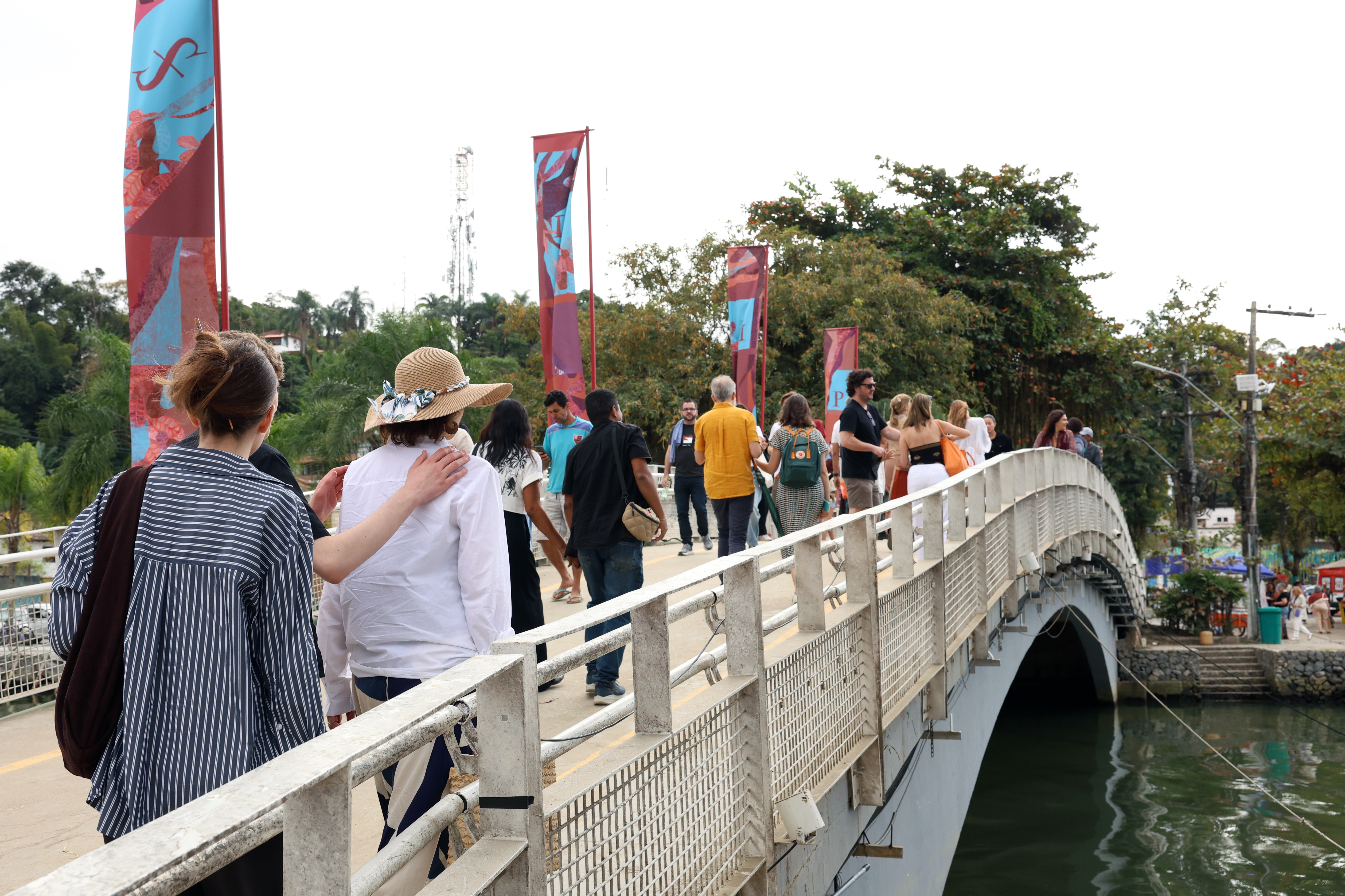 P&uacute;blico da 24&ordf; Festa Liter&aacute;ria Internacional de Paraty - FLIP no centro hist&oacute;rico.